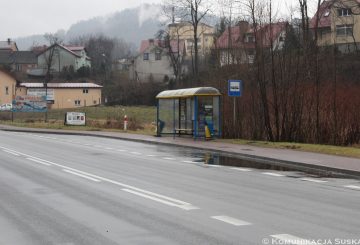 Sucha Beskidzka: nowy asfalt w zatokach przystankowych