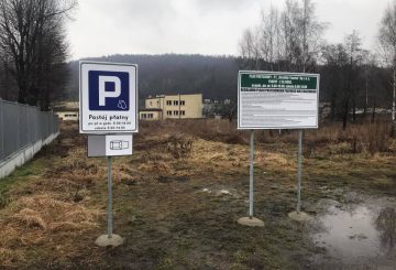 Na&nbsp;terenie dworca autobusowego w&nbsp;Suchej Beskidzkiej uruchomiono płatny parking