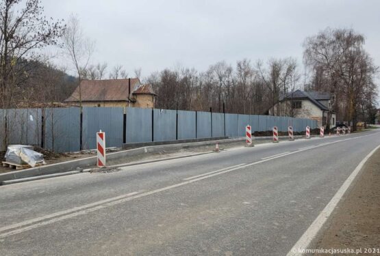 W&nbsp;Białce powstają nowe przystanki autobusowe